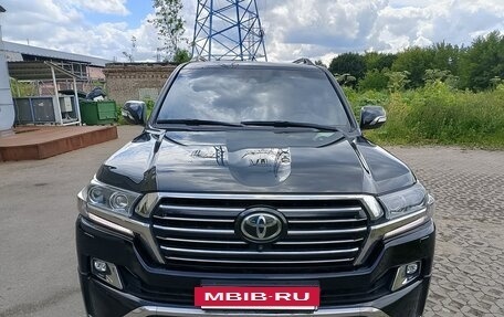 Toyota Land Cruiser 200, 2017 год, 5 500 000 рублей, 6 фотография