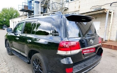 Toyota Land Cruiser 200, 2017 год, 5 500 000 рублей, 3 фотография