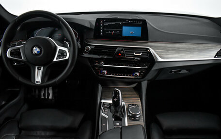 BMW 5 серия, 2019 год, 3 899 000 рублей, 17 фотография