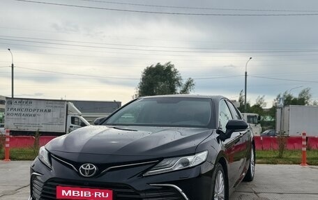 Toyota Camry, 2021 год, 2 300 000 рублей, 1 фотография
