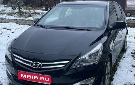 Hyundai Solaris II рестайлинг, 2015 год, 950 000 рублей, 1 фотография