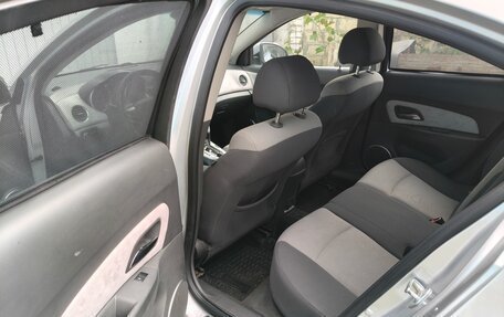 Chevrolet Cruze II, 2010 год, 580 000 рублей, 7 фотография