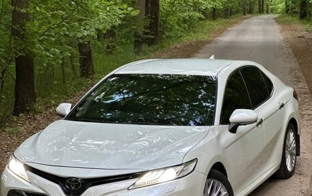 Toyota Camry, 2021 год, 3 640 000 рублей, 2 фотография