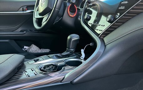 Toyota Camry, 2021 год, 3 640 000 рублей, 10 фотография
