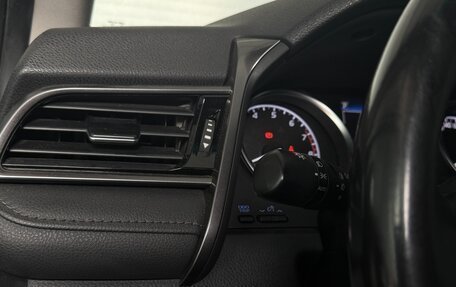 Toyota Camry, 2021 год, 2 300 000 рублей, 9 фотография