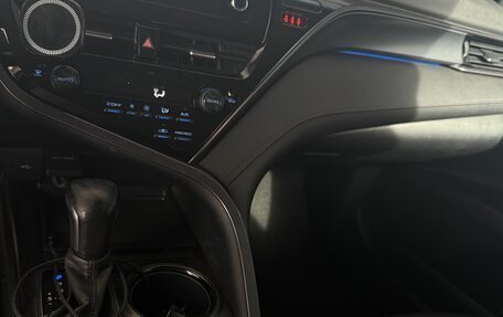 Toyota Camry, 2021 год, 2 300 000 рублей, 10 фотография