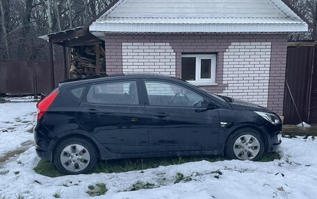 Hyundai Solaris II рестайлинг, 2015 год, 950 000 рублей, 3 фотография