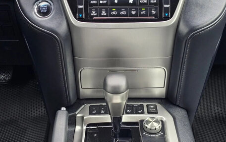 Toyota Land Cruiser 200, 2019 год, 6 720 000 рублей, 6 фотография