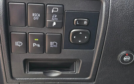 Toyota Land Cruiser 200, 2019 год, 6 720 000 рублей, 8 фотография