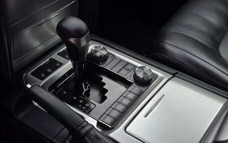 Toyota Land Cruiser 200, 2019 год, 6 720 000 рублей, 7 фотография