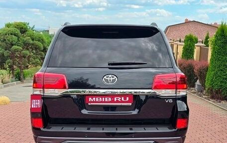 Toyota Land Cruiser 200, 2019 год, 6 720 000 рублей, 2 фотография