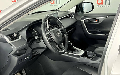 Toyota RAV4, 2021 год, 3 199 000 рублей, 10 фотография