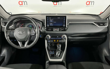 Toyota RAV4, 2021 год, 3 199 000 рублей, 9 фотография