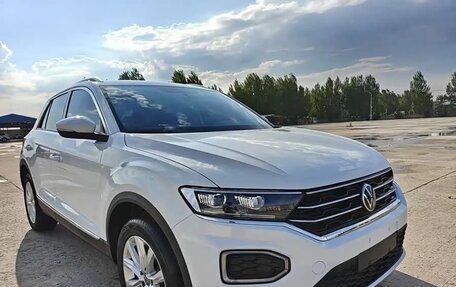 Volkswagen T-Roc I, 2022 год, 2 050 000 рублей, 1 фотография