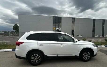 Mitsubishi Outlander III рестайлинг 3, 2017 год, 1 690 000 рублей, 7 фотография