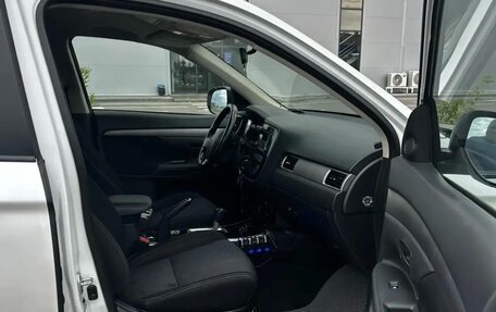 Mitsubishi Outlander III рестайлинг 3, 2017 год, 1 690 000 рублей, 5 фотография