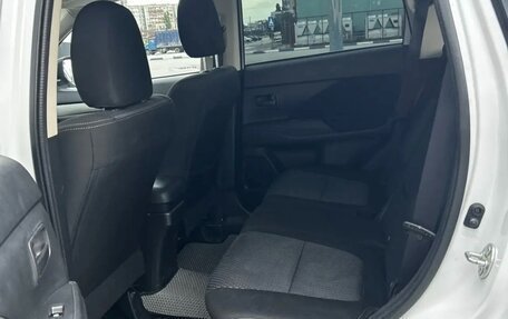 Mitsubishi Outlander III рестайлинг 3, 2017 год, 1 690 000 рублей, 2 фотография
