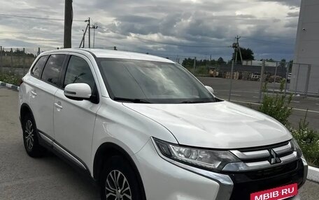 Mitsubishi Outlander III рестайлинг 3, 2017 год, 1 690 000 рублей, 10 фотография