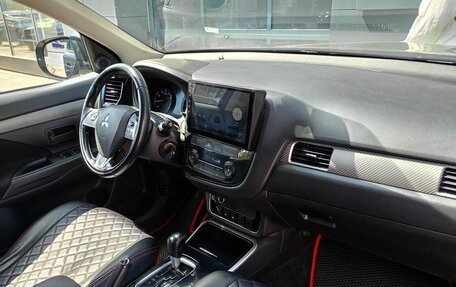 Mitsubishi Outlander III рестайлинг 3, 2018 год, 1 753 000 рублей, 6 фотография