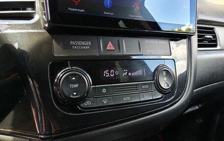 Mitsubishi Outlander III рестайлинг 3, 2018 год, 1 753 000 рублей, 10 фотография