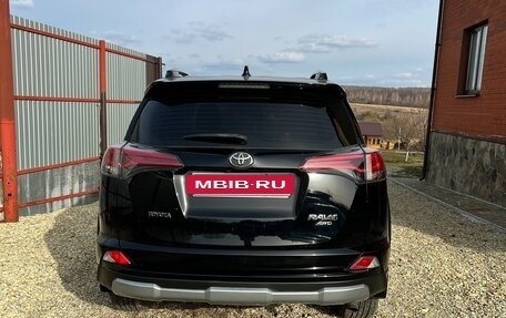 Toyota RAV4, 2018 год, 2 980 000 рублей, 2 фотография