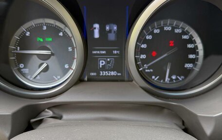 Toyota Land Cruiser Prado 150 рестайлинг 2, 2014 год, 3 000 000 рублей, 19 фотография