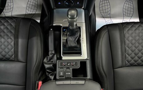 Toyota Land Cruiser Prado 150 рестайлинг 2, 2019 год, 3 840 000 рублей, 12 фотография