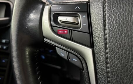 Toyota Land Cruiser Prado 150 рестайлинг 2, 2019 год, 3 840 000 рублей, 13 фотография