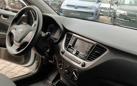 Hyundai Solaris II рестайлинг, 2018 год, 1 219 000 рублей, 17 фотография