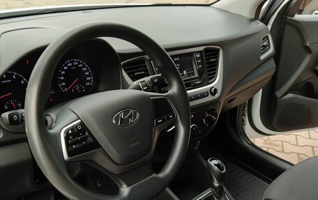Hyundai Solaris II рестайлинг, 2018 год, 1 219 000 рублей, 19 фотография