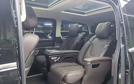 Mercedes-Benz V-Класс, 2024 год, 8 500 000 рублей, 5 фотография