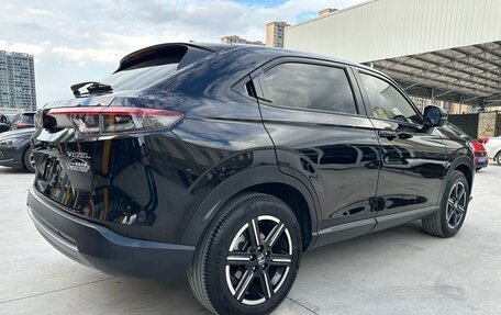 Honda Vezel, 2023 год, 1 800 000 рублей, 5 фотография