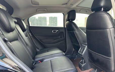 Honda Vezel, 2023 год, 1 800 000 рублей, 15 фотография