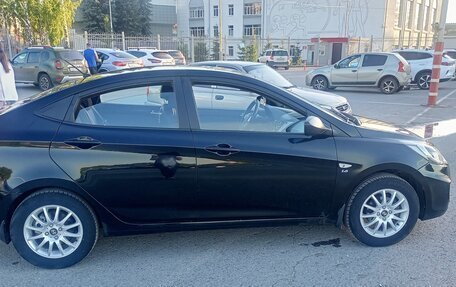 Hyundai Solaris II рестайлинг, 2012 год, 870 000 рублей, 3 фотография
