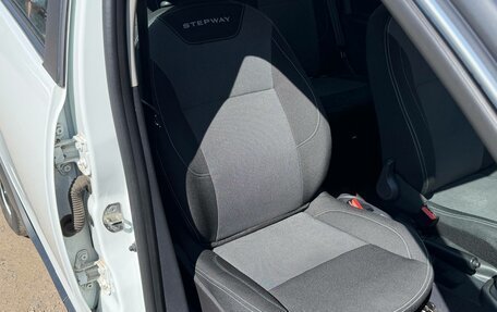 Renault Logan II, 2022 год, 1 330 000 рублей, 31 фотография