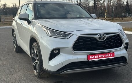 Toyota Highlander, 2023 год, 5 300 000 рублей, 1 фотография