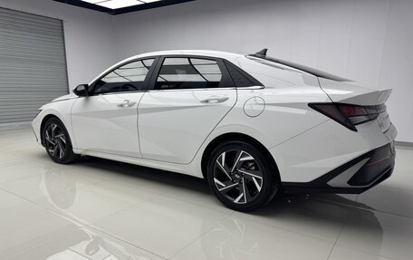 Hyundai Elantra, 2023 год, 1 875 000 рублей, 2 фотография