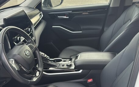 Toyota Highlander, 2023 год, 5 300 000 рублей, 7 фотография