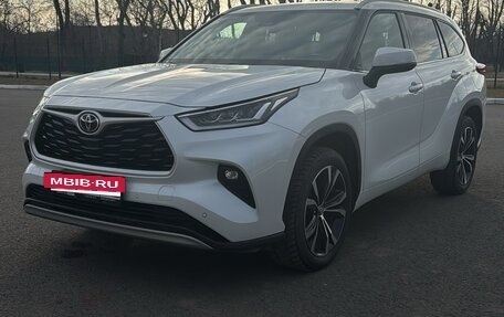 Toyota Highlander, 2023 год, 5 300 000 рублей, 2 фотография