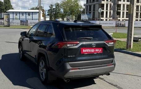 Toyota RAV4, 2019 год, 2 940 000 рублей, 2 фотография