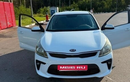 KIA Rio IV, 2017 год, 870 000 рублей, 2 фотография
