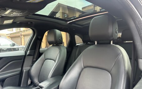 Jaguar F-Pace, 2018 год, 1 500 000 рублей, 13 фотография