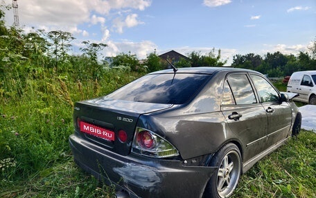 Lexus IS II рестайлинг 2, 1999 год, 450 000 рублей, 6 фотография