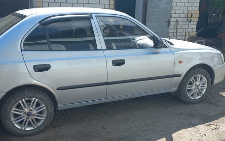 Hyundai Accent II, 2004 год, 310 000 рублей, 2 фотография