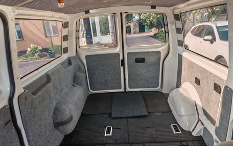 Volkswagen Transporter T5 рестайлинг, 2004 год, 2 000 000 рублей, 4 фотография