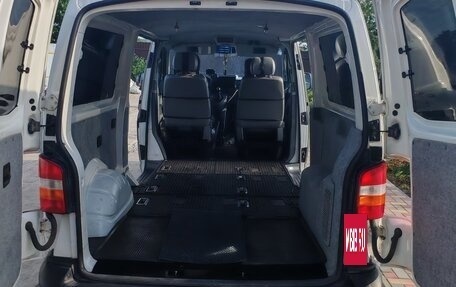 Volkswagen Transporter T5 рестайлинг, 2004 год, 2 000 000 рублей, 3 фотография
