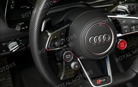 Audi R8, 2019 год, 18 600 000 рублей, 15 фотография