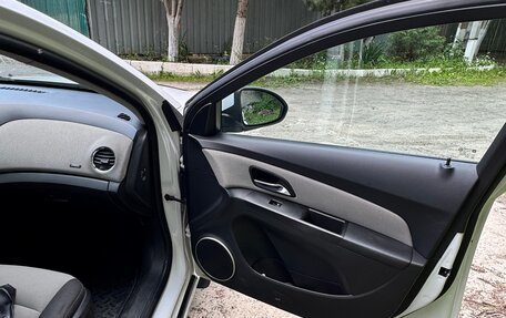 Chevrolet Cruze II, 2014 год, 800 000 рублей, 10 фотография