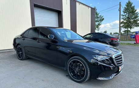 Mercedes-Benz E-Класс, 2019 год, 2 000 000 рублей, 4 фотография