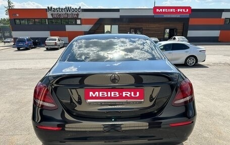 Mercedes-Benz E-Класс, 2019 год, 2 000 000 рублей, 11 фотография